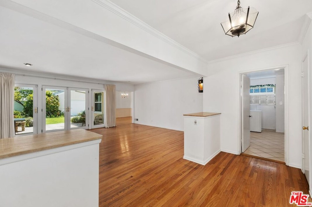 1346 Brinkley Ave, Los Angeles, CA 90049