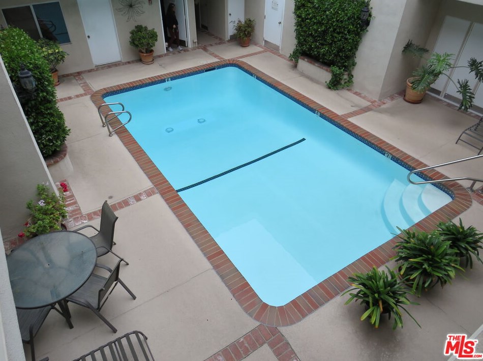 2320 Bentley Ave, Los Angeles CA  90064-3101 exterior