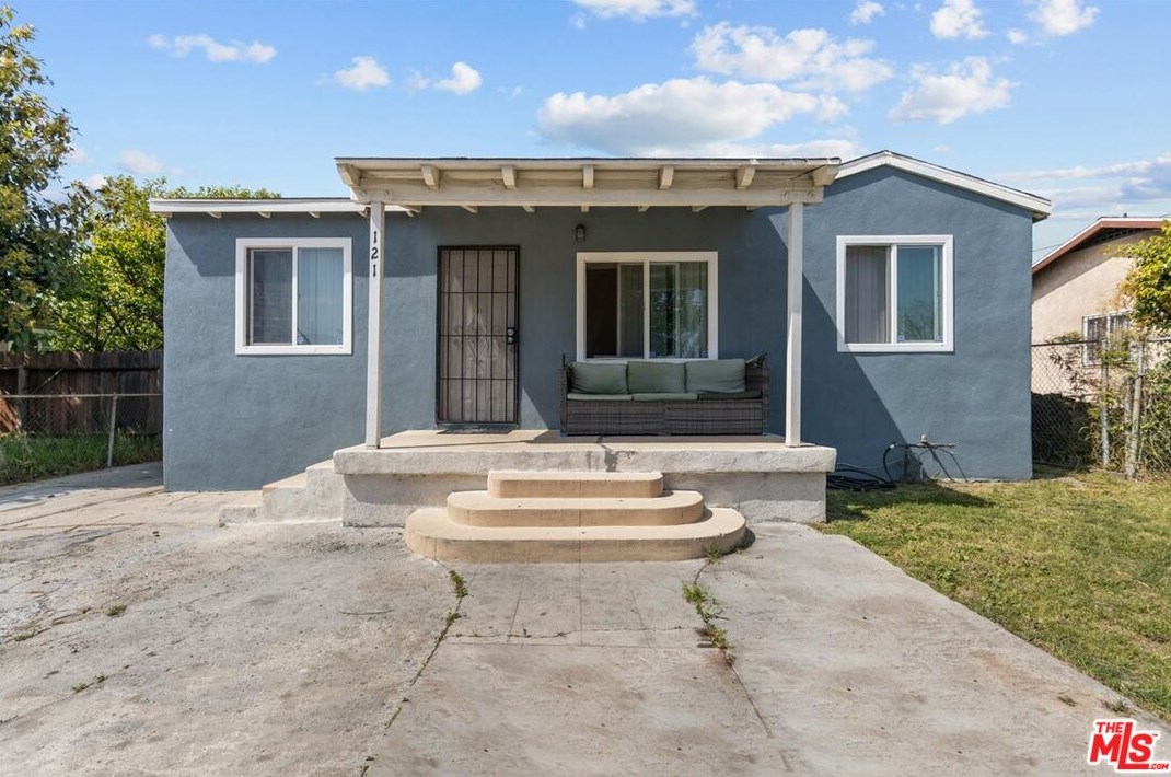 121 88th Pl, Los Angeles, CA 90003-3412