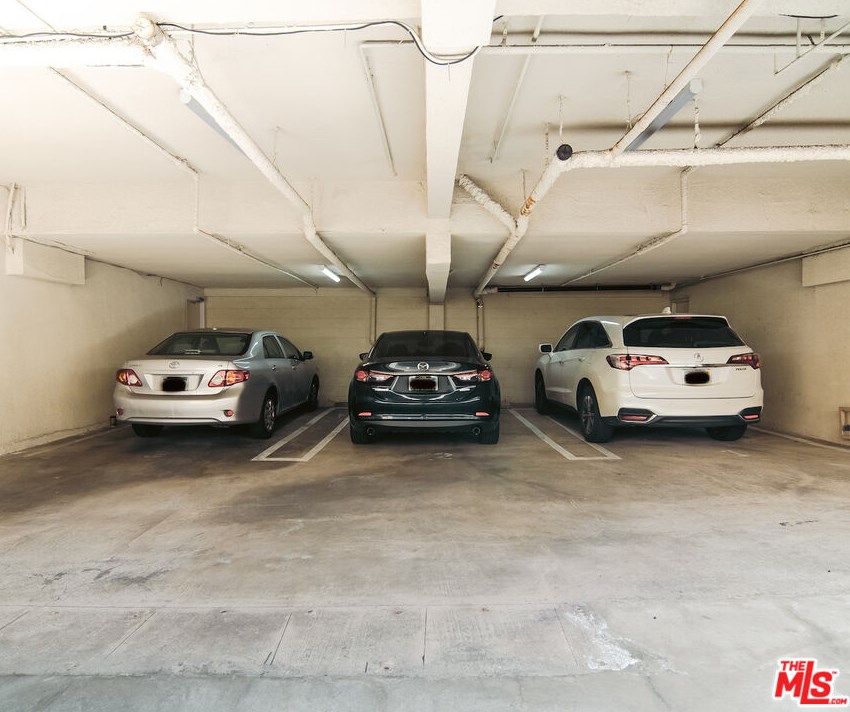 11652 Iowa Ave, Los Angeles CA  90025-4039 exterior