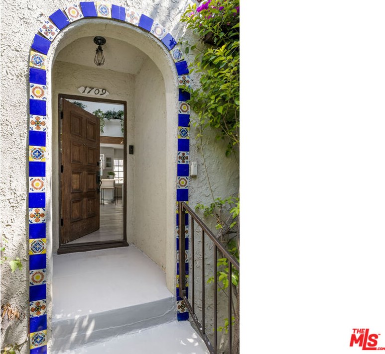 1709 Redesdale Ave, Los Angeles, CA 90026-1211