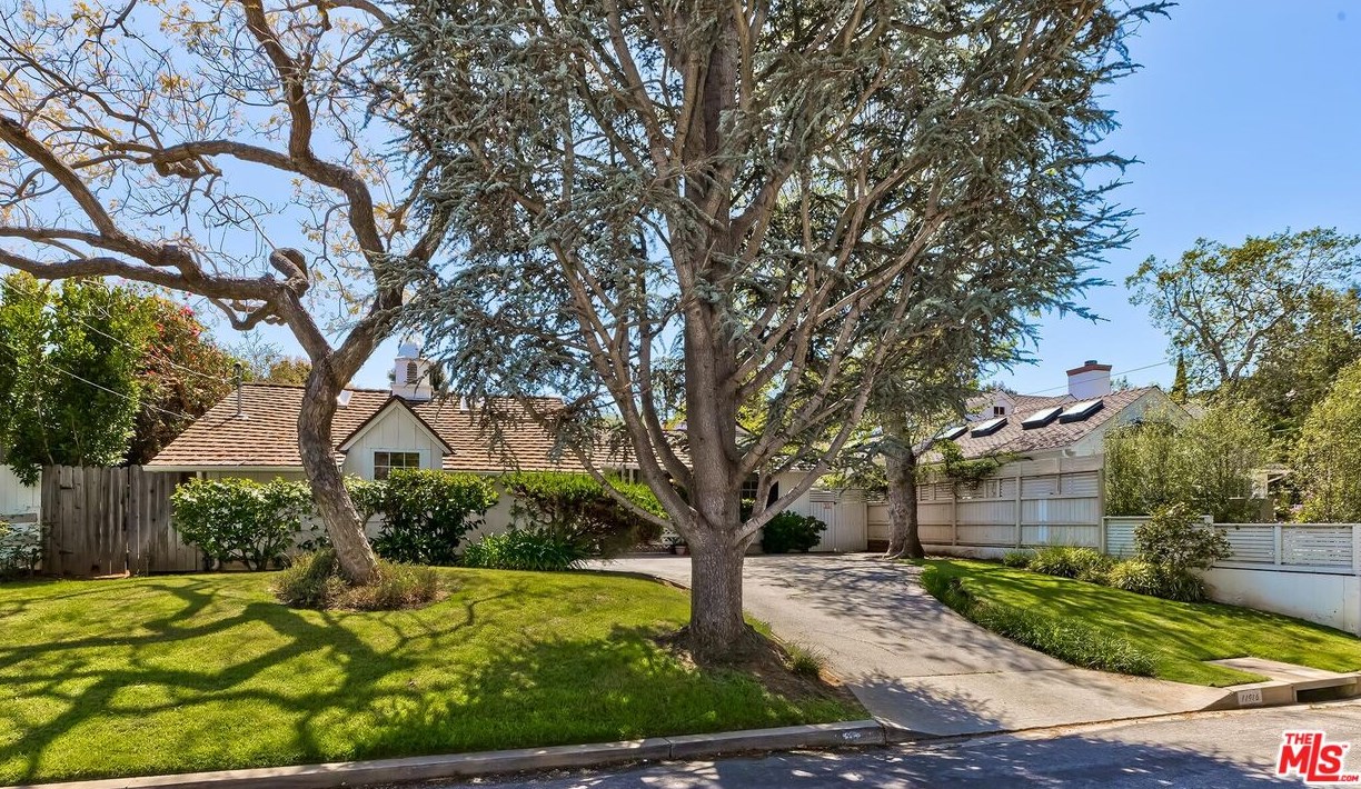 11916 Saltair Terrace, Los Angeles, CA 90049