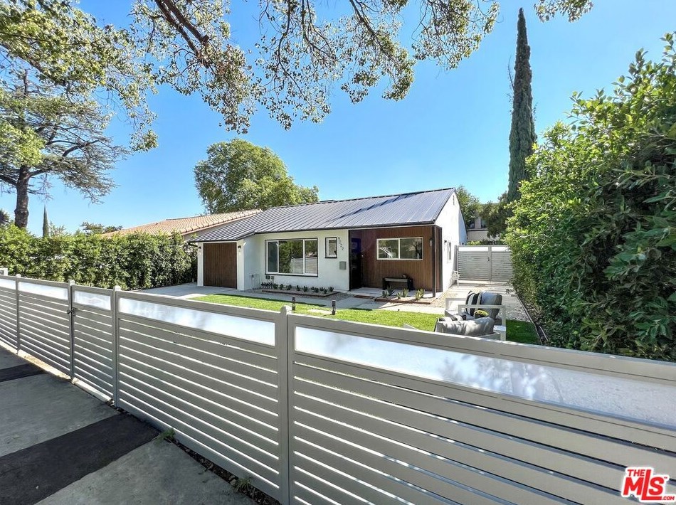 5222 Etiwanda Ave #g, Los Angeles, CA 91356