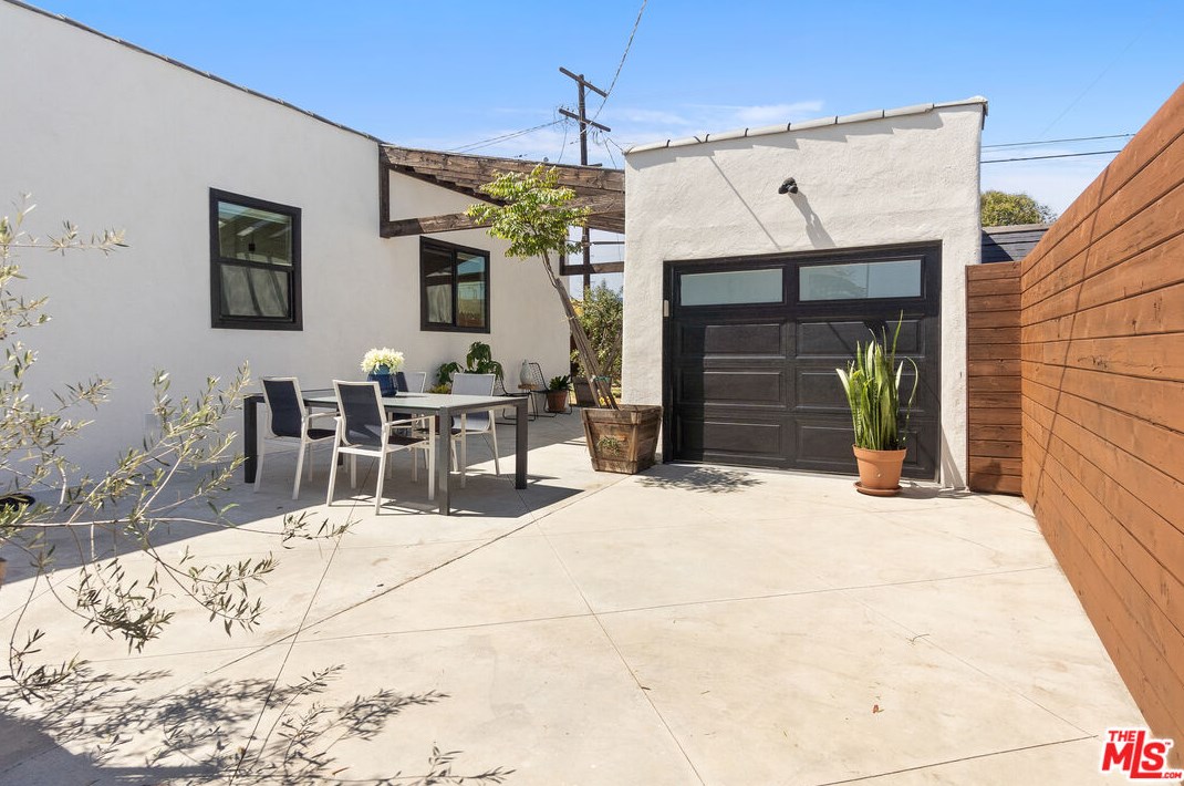 3201 59th Pl, Los Angeles CA  90043-3154 exterior