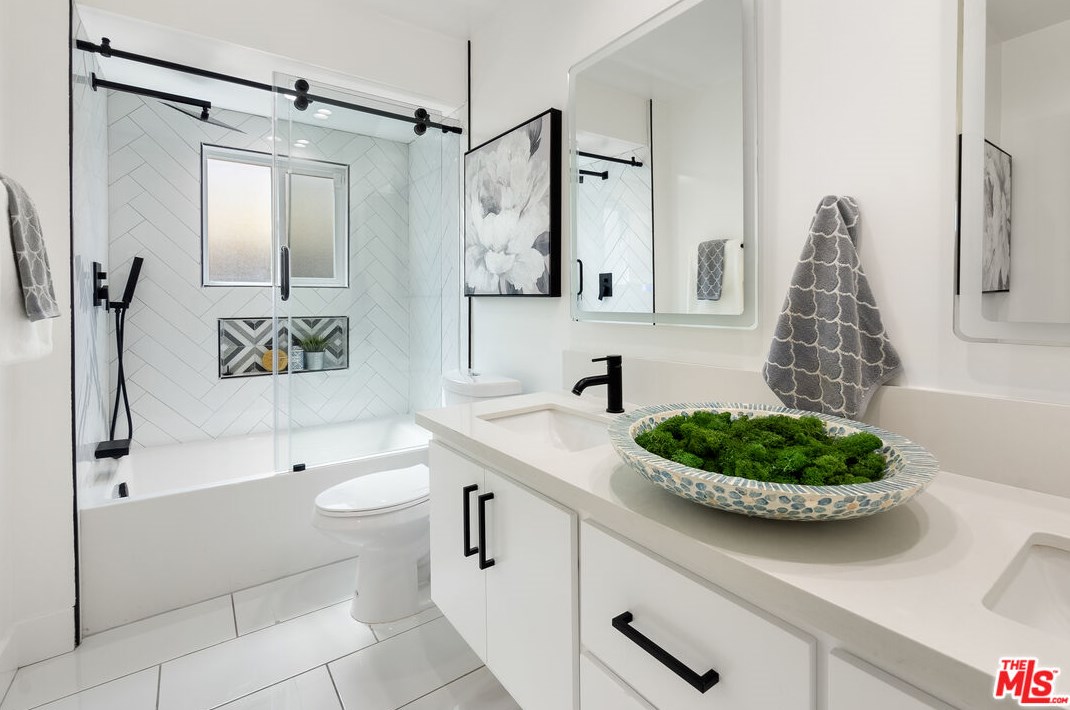 3201 59th Pl, Los Angeles CA  90043-3154 exterior