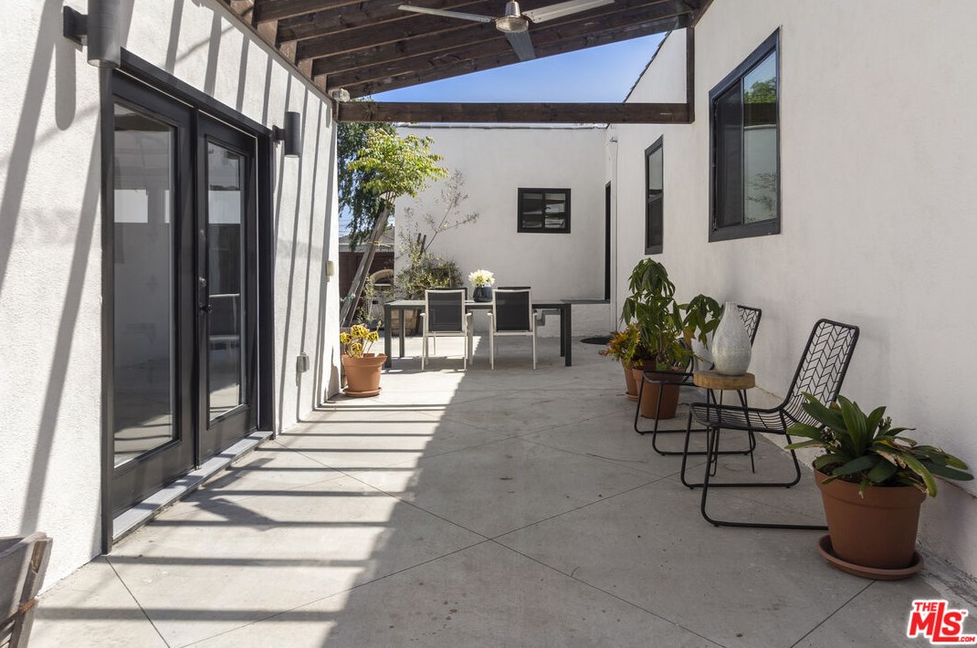 3201 59th Pl, Los Angeles CA  90043-3154 exterior