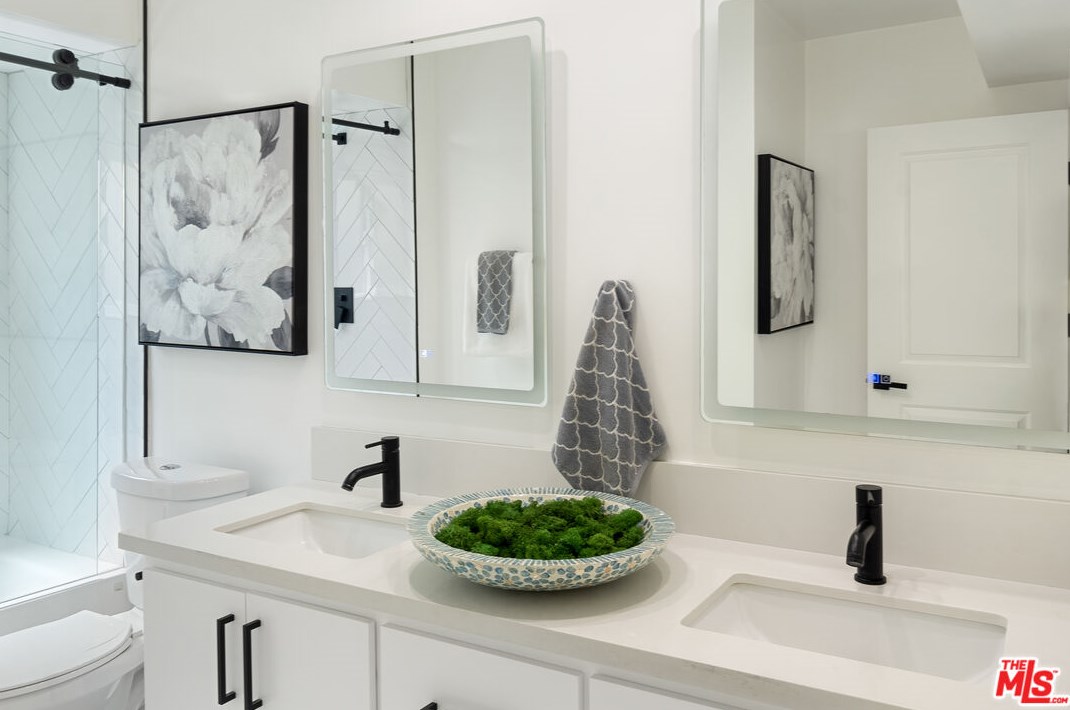 3201 59th Pl, Los Angeles CA  90043-3154 exterior