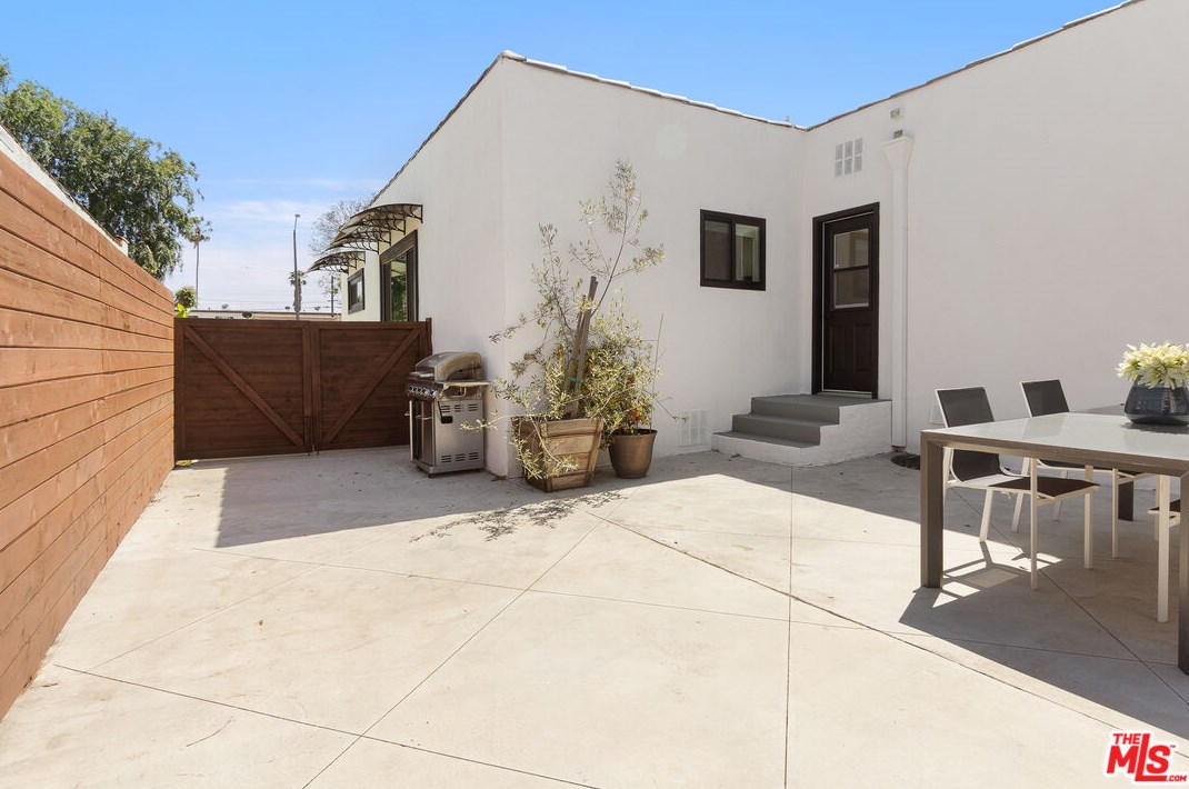 3201 59th Pl, Los Angeles CA  90043-3154 exterior