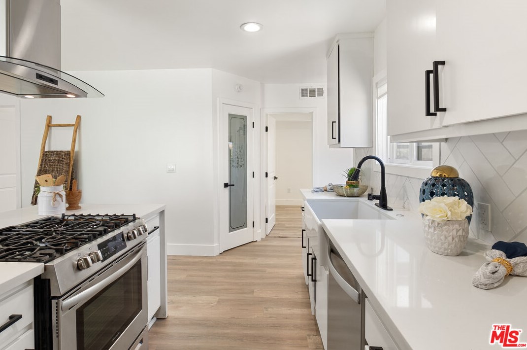 3201 59th Pl, Los Angeles CA  90043-3154 exterior