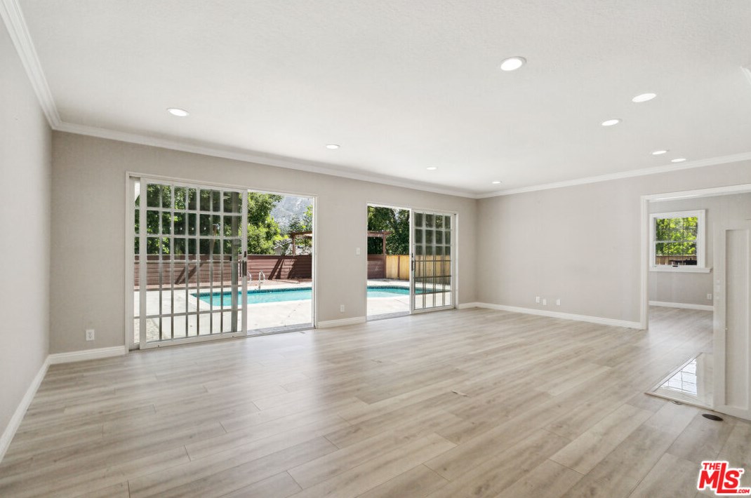 3709 Beechglen Dr, Glendale CA  91214-3238 exterior