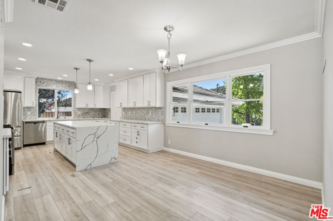 3709 Beechglen Dr, Glendale CA  91214-3238 exterior