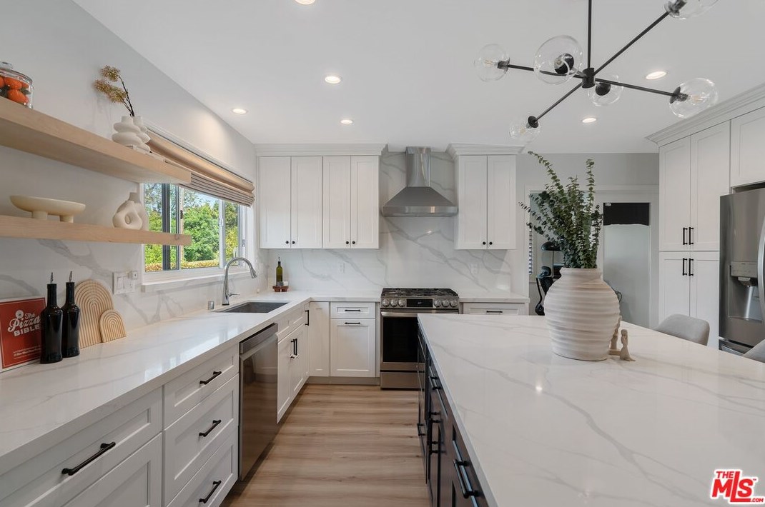 4825 Collett Ave, Van Nuys, CA 91436