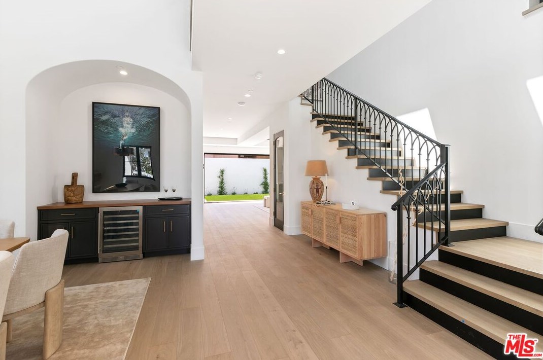 1760 11th St, Manhattan Beach CA  90266-6210 exterior