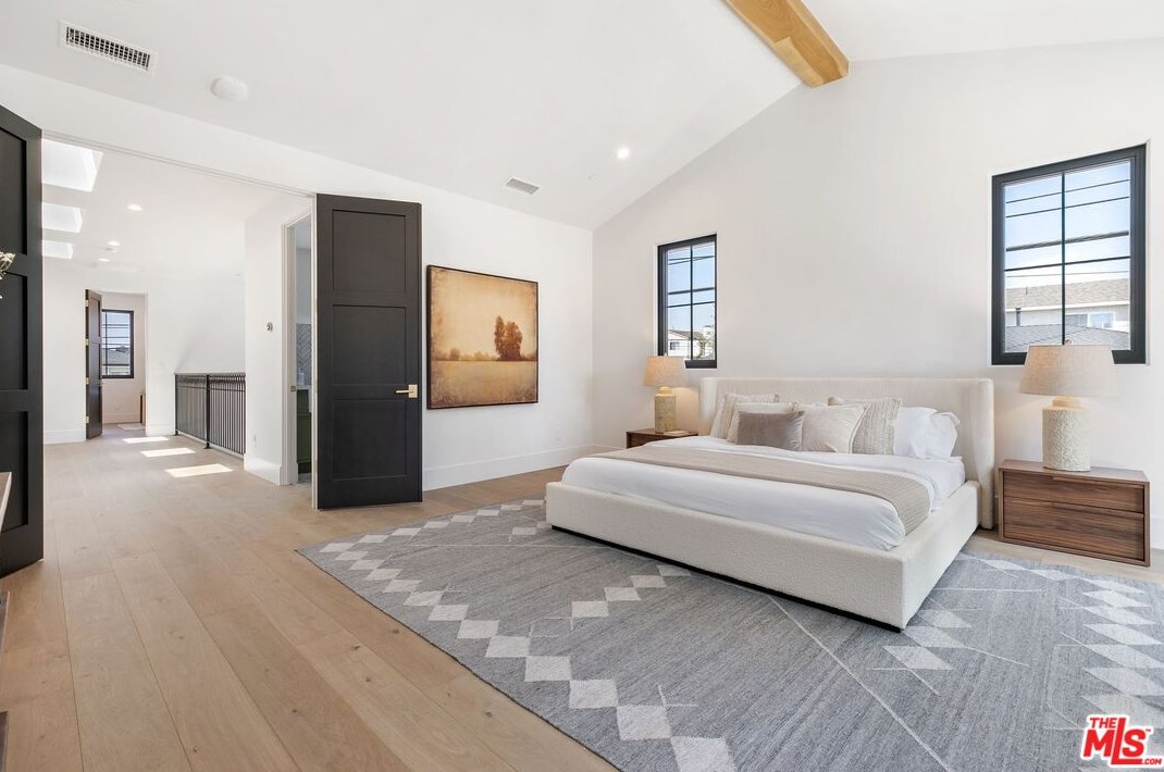 1760 11th St, Manhattan Beach CA  90266-6210 exterior
