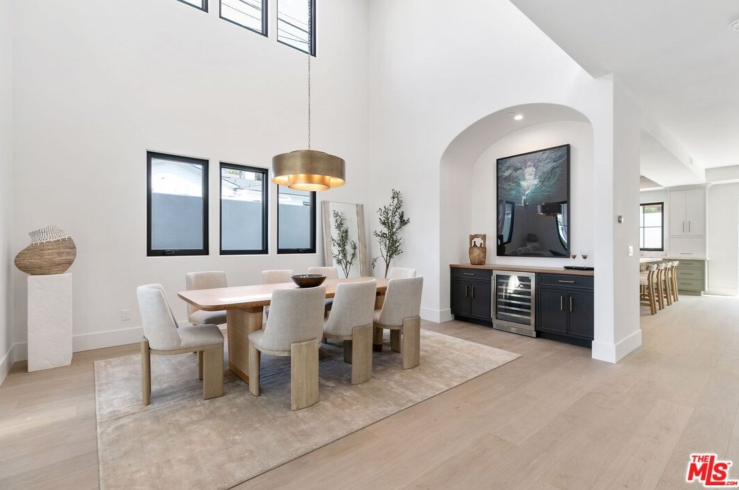 1760 11th St, Manhattan Beach CA  90266-6210 exterior