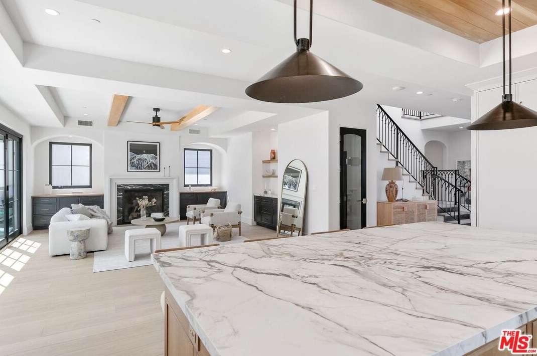 1760 11th St, Manhattan Beach CA  90266-6210 exterior