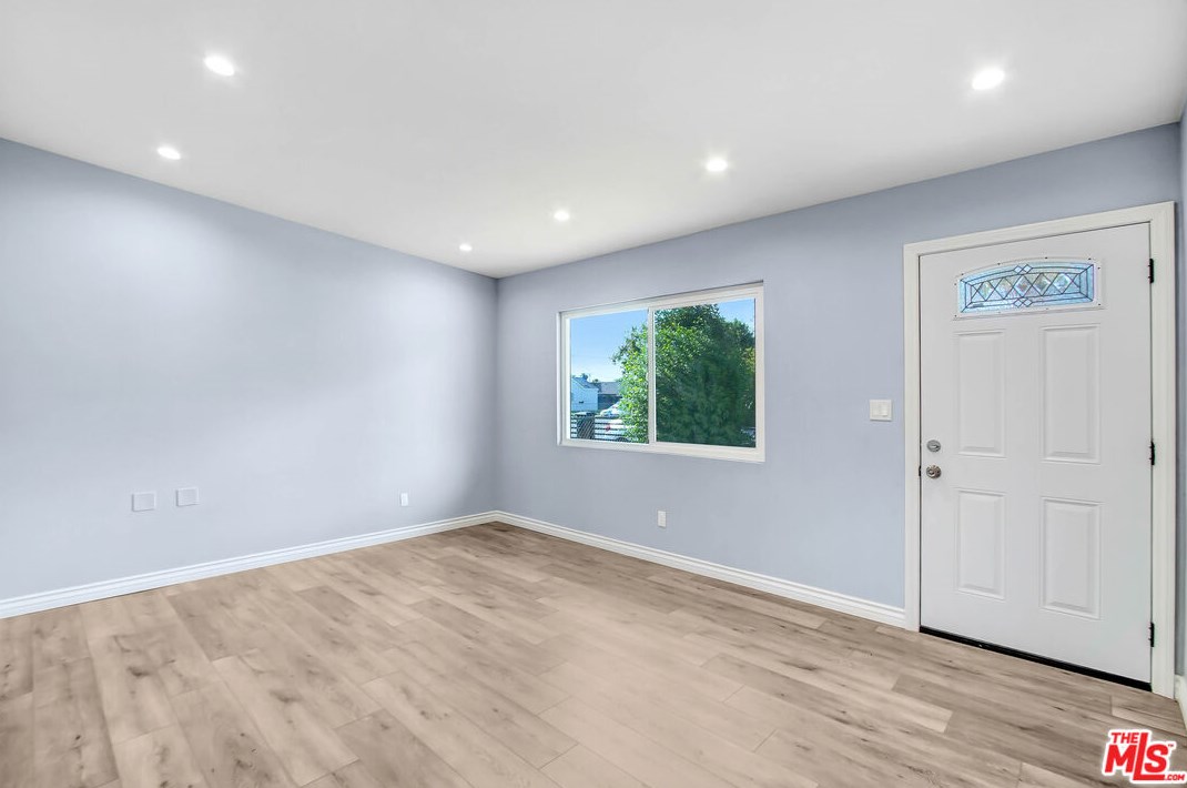 1042 8th St, San Bernardino, CA 92411-2860