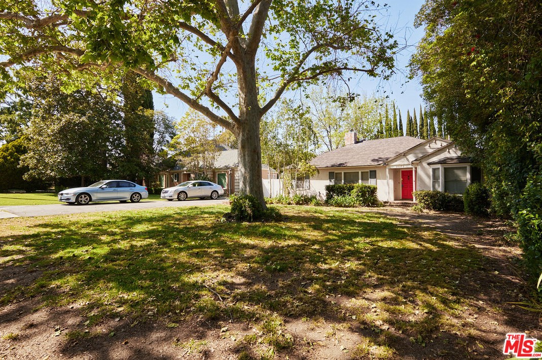 14273 Greenleaf St, Van Nuys, CA 91423-4011