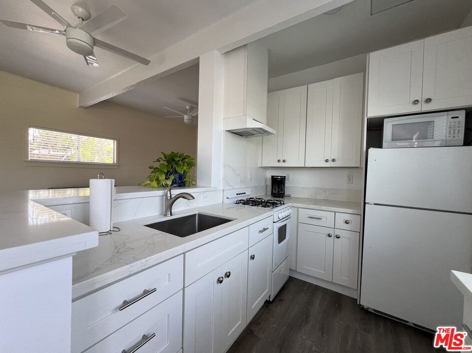 8208 Truxton Ave, Los Angeles, CA 90045