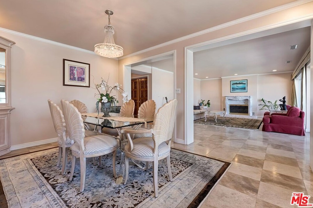 2721 Lake Hollywood Dr, Los Angeles CA  90068-1630 exterior