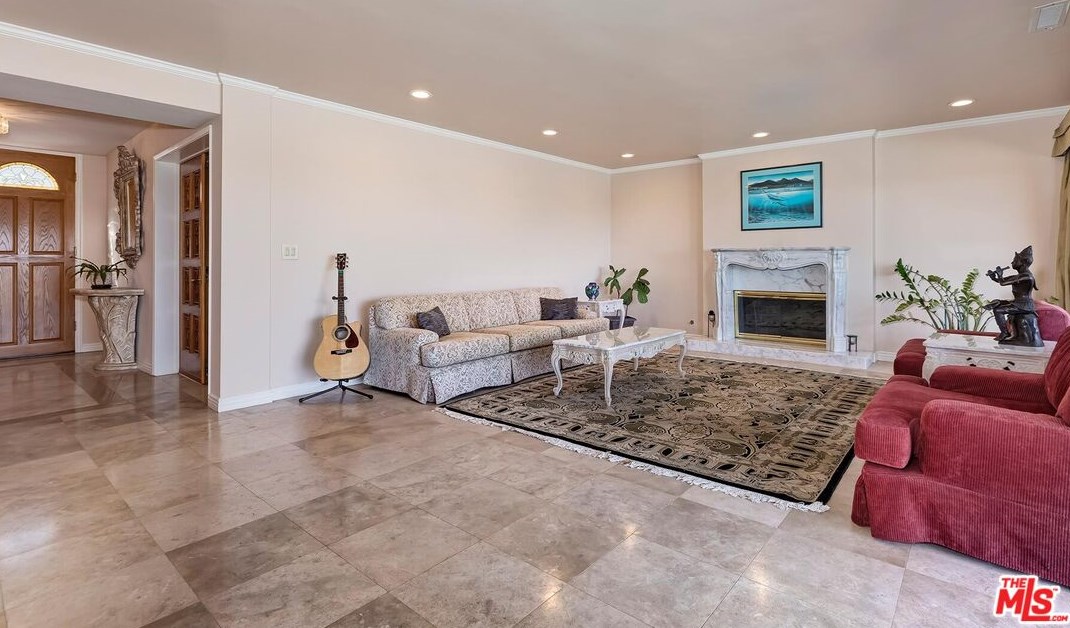 2721 Lake Hollywood Dr, Los Angeles CA  90068-1630 exterior