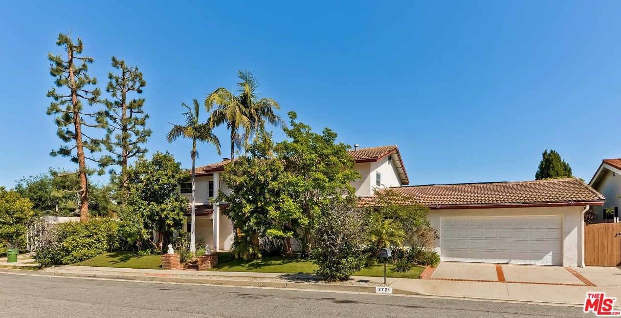 2721 Lake Hollywood Dr, Los Angeles CA  90068-1629 exterior