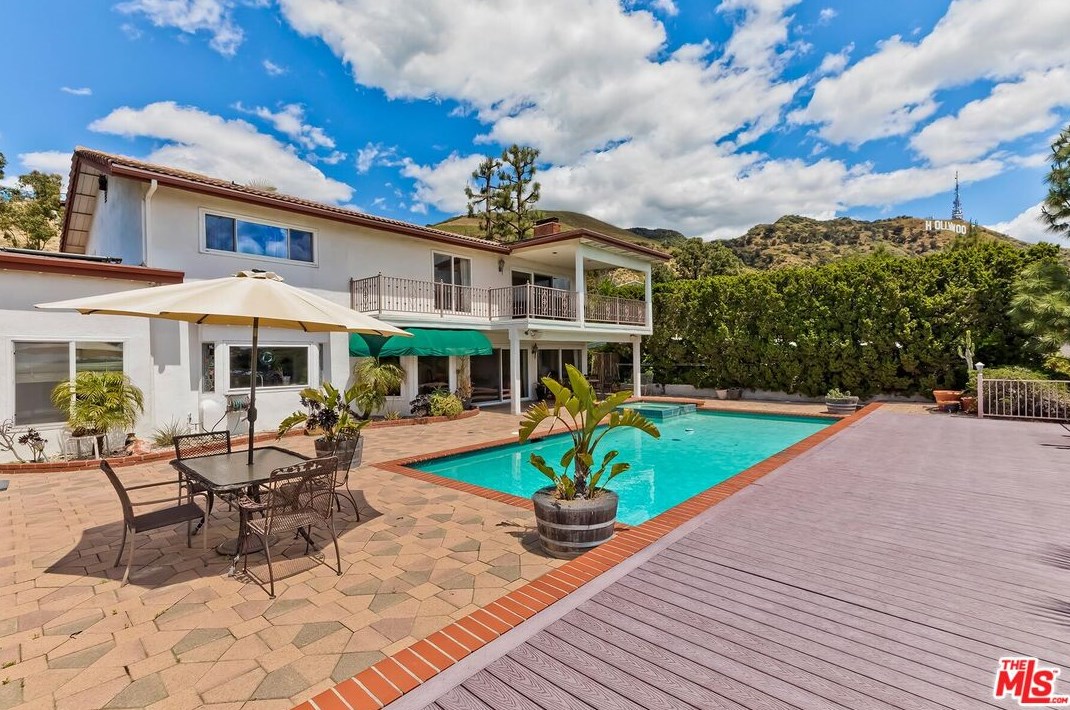 2721 Lake Hollywood Dr, Los Angeles CA  90068-1630 exterior