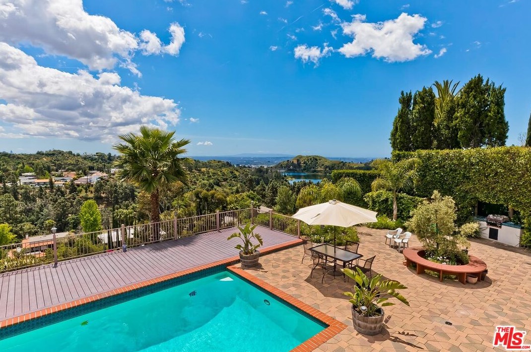 2721 Lake Hollywood Dr, Los Angeles CA  90068-1630 exterior