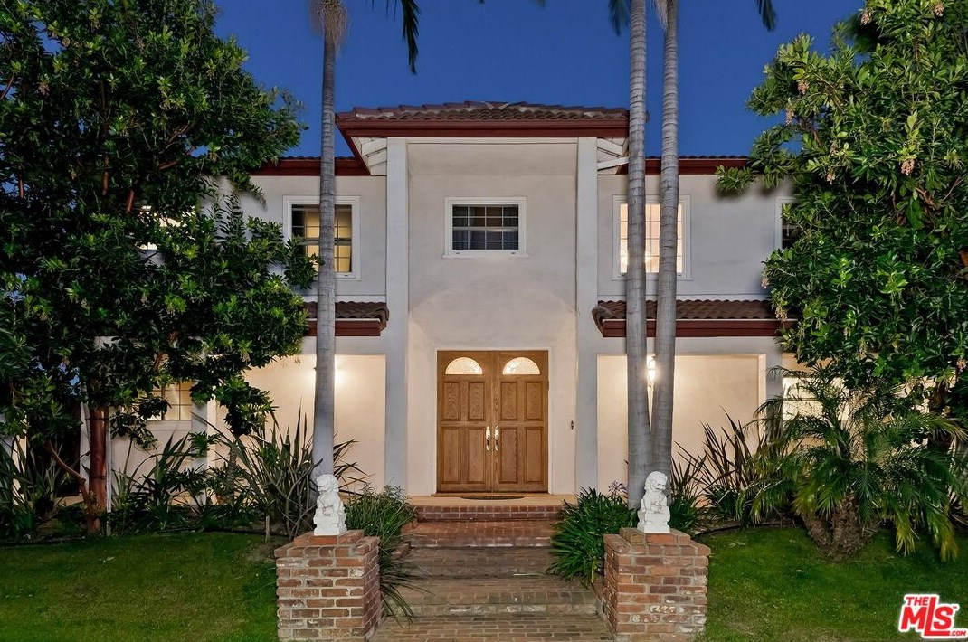 2721 Lake Hollywood Dr, Los Angeles CA  90068-1630 exterior
