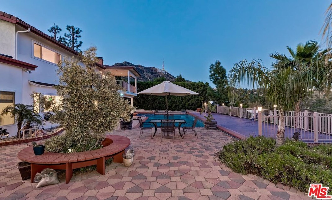 2721 Lake Hollywood Dr, Los Angeles CA  90068-1630 exterior