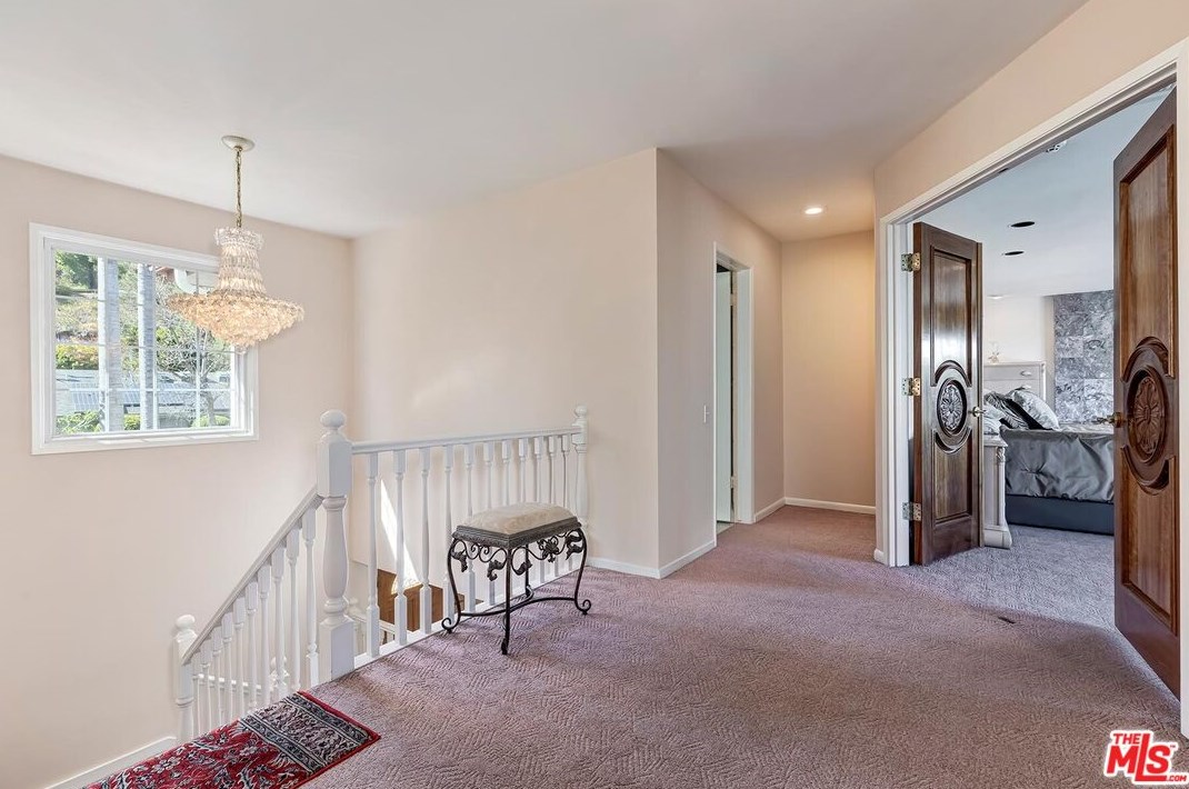 2721 Lake Hollywood Dr, Los Angeles CA  90068-1630 exterior