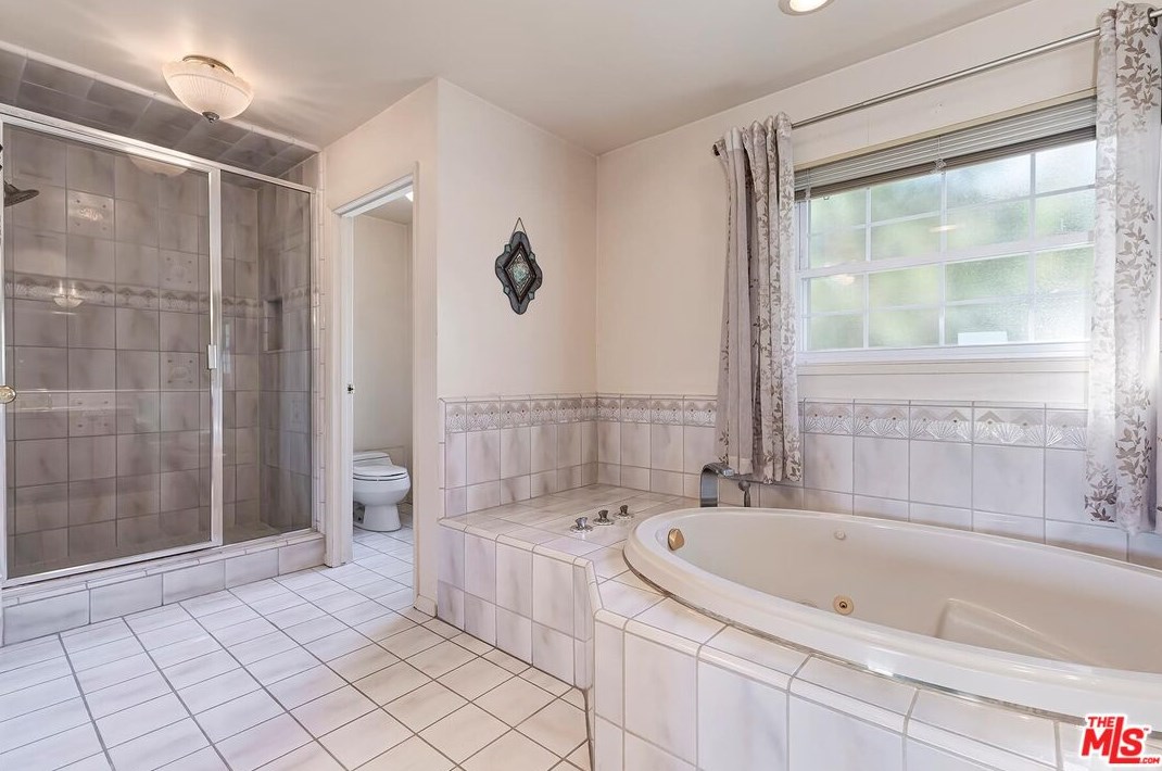2721 Lake Hollywood Dr, Los Angeles CA  90068-1630 exterior