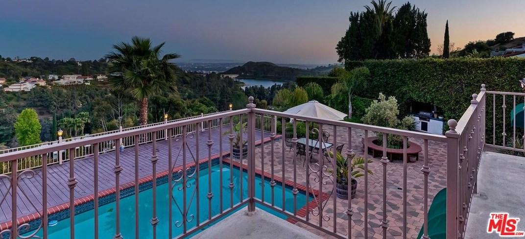 2721 Lake Hollywood Dr, Los Angeles CA  90068-1630 exterior