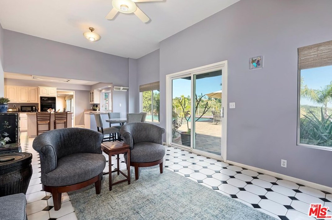 2721 Lake Hollywood Dr, Los Angeles CA  90068-1630 exterior