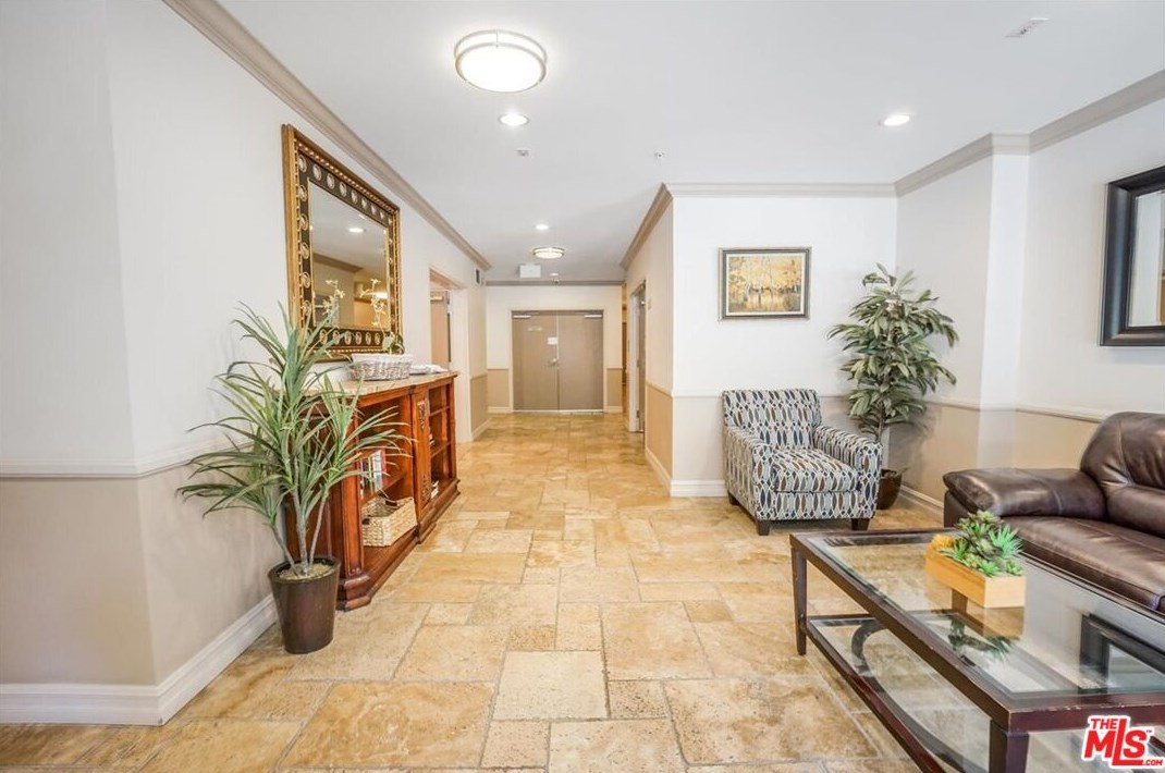 7100 Alvern St, Los Angeles CA  90045-3813 exterior