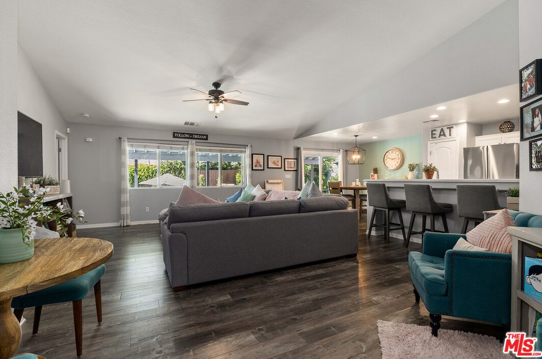 11410 Ocean Wave Dr, Bakersfield, CA 93312-8227