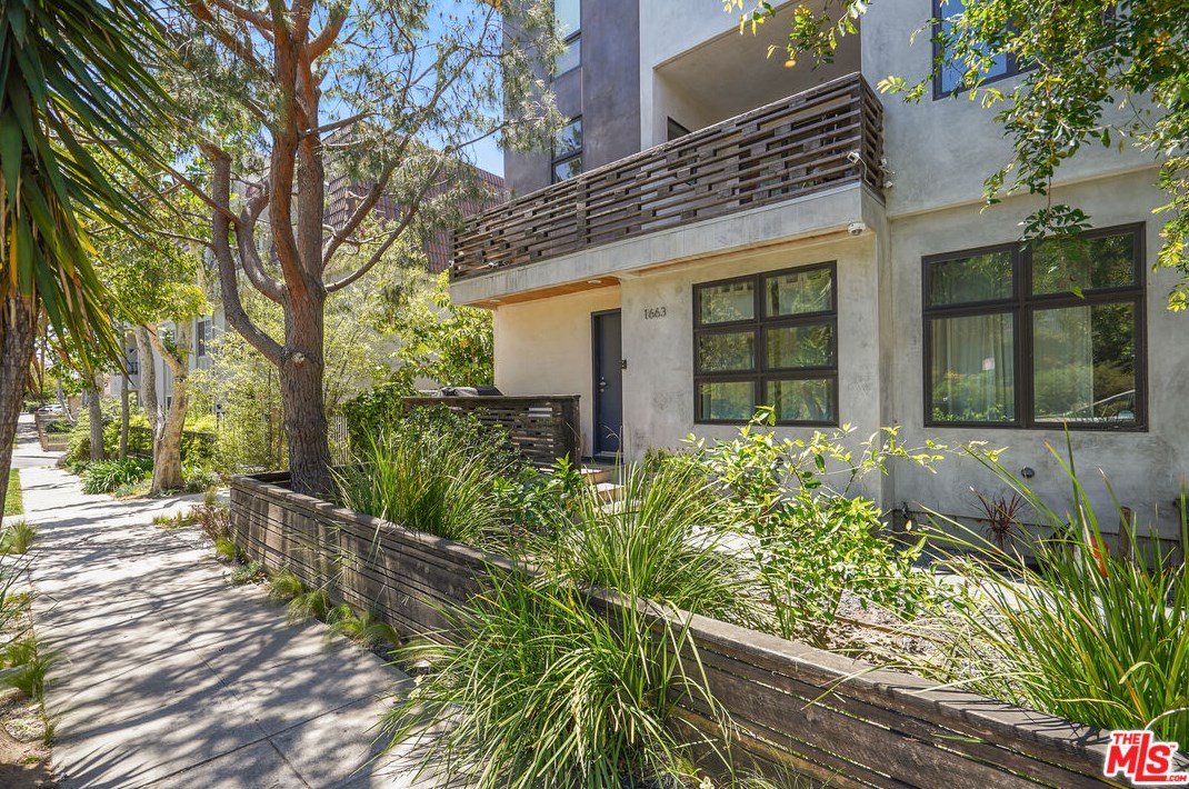 1663 Selby Ave, Los Angeles, CA 90024-5777