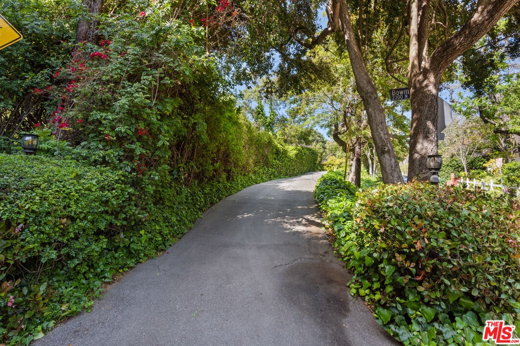 9363 Hazen Dr, Beverly Hills, CA 90210-1828