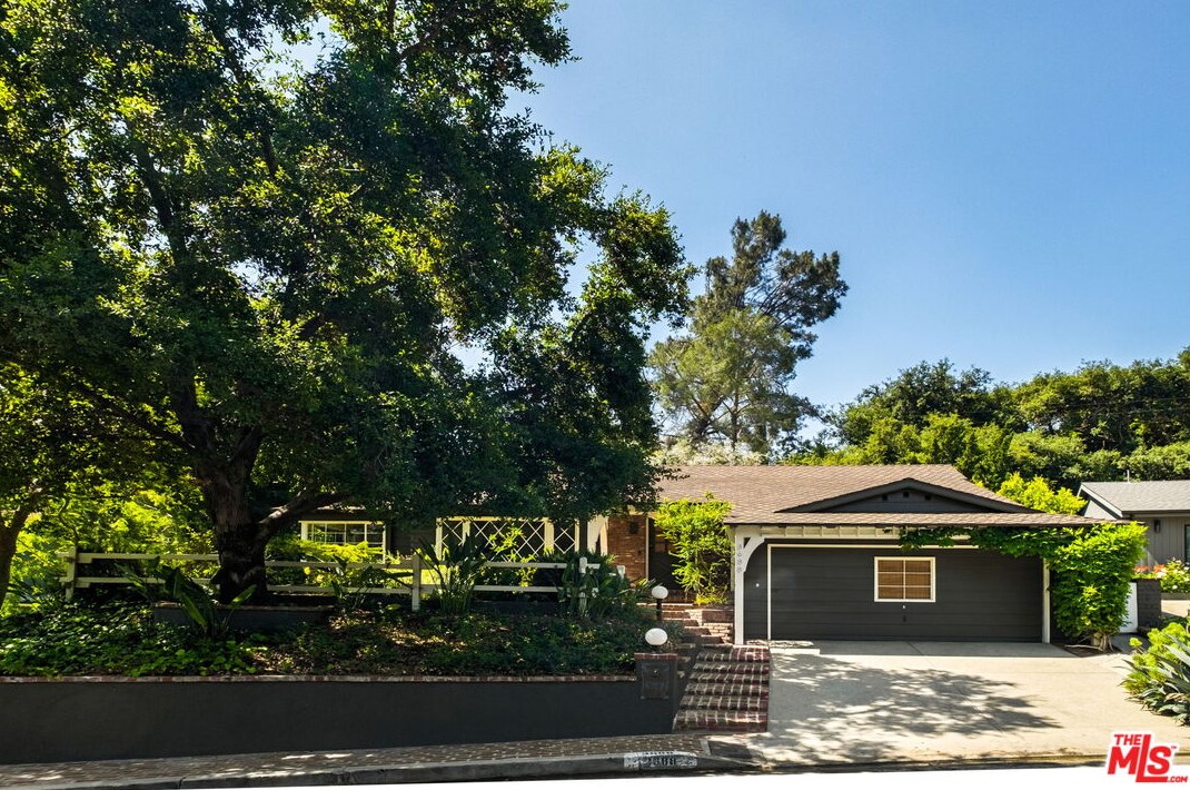 3688 Wrightwood Dr, North Hollywood, CA 91604