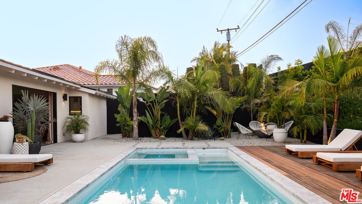 6504 Springpark Ave, Los Angeles CA  90056-2369 exterior
