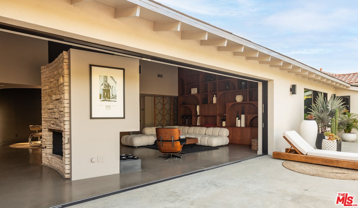 6504 Springpark Ave, Los Angeles CA  90056-2369 exterior