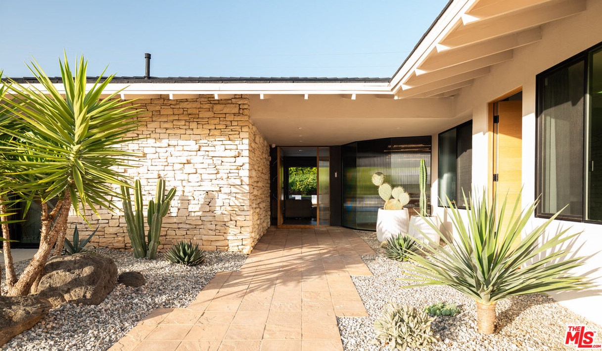 6504 Springpark Ave, Los Angeles CA  90056-2224 exterior