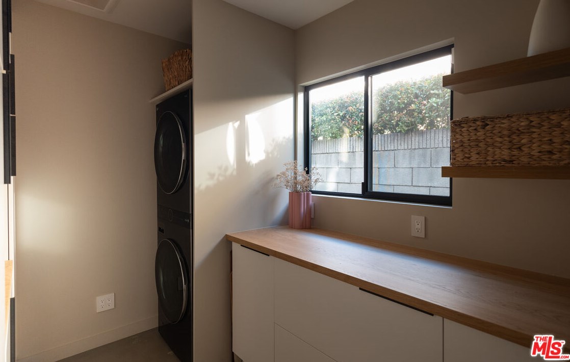6504 Springpark Ave, Los Angeles CA  90056-2369 exterior