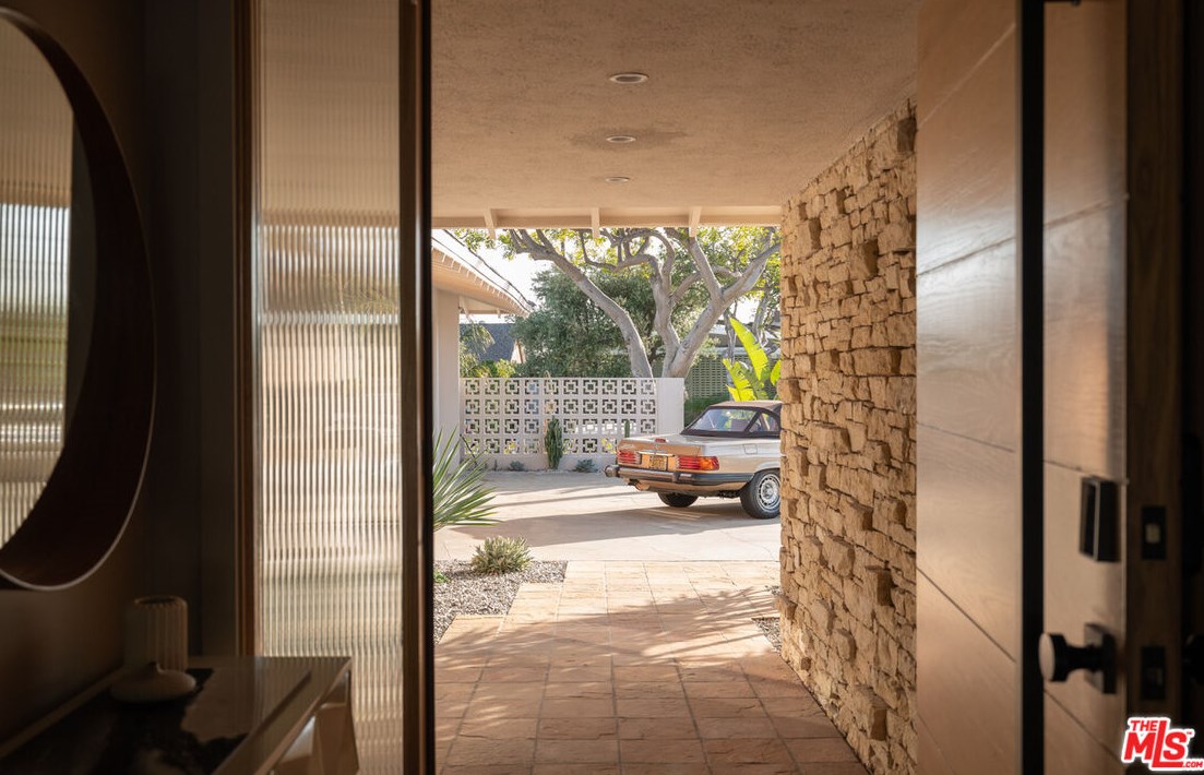 6504 Springpark Ave, Los Angeles CA  90056-2369 exterior