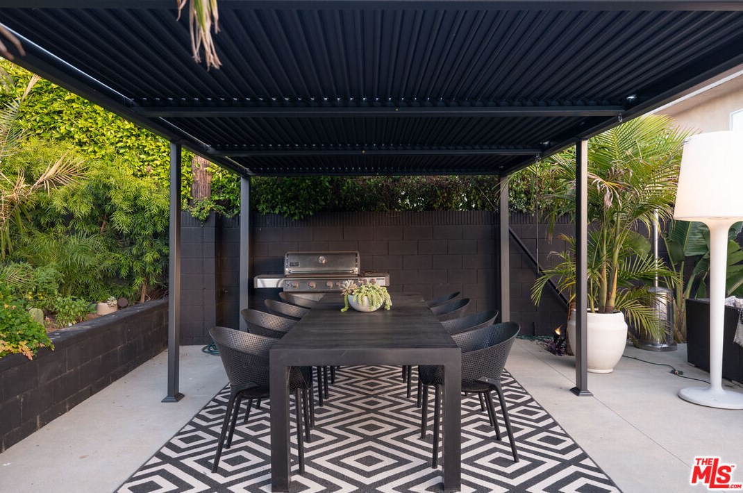 6504 Springpark Ave, Los Angeles CA  90056-2369 exterior