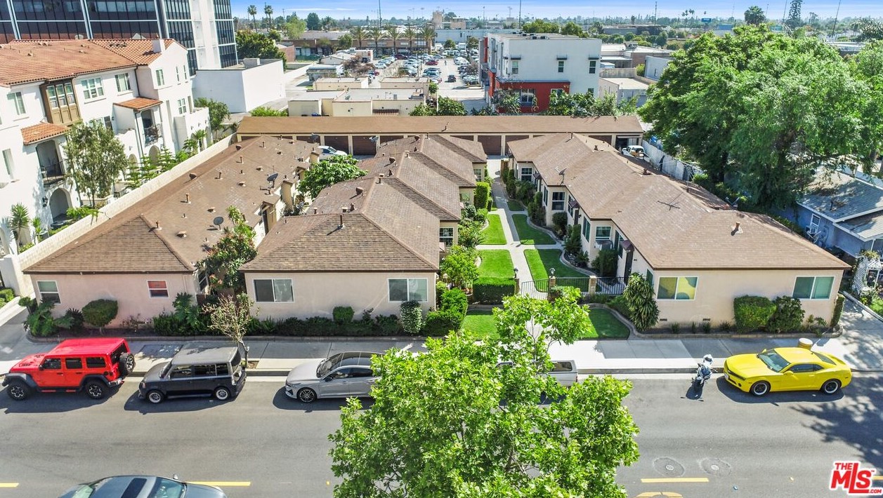 8116 3rd St, Downey, CA 90241-3604