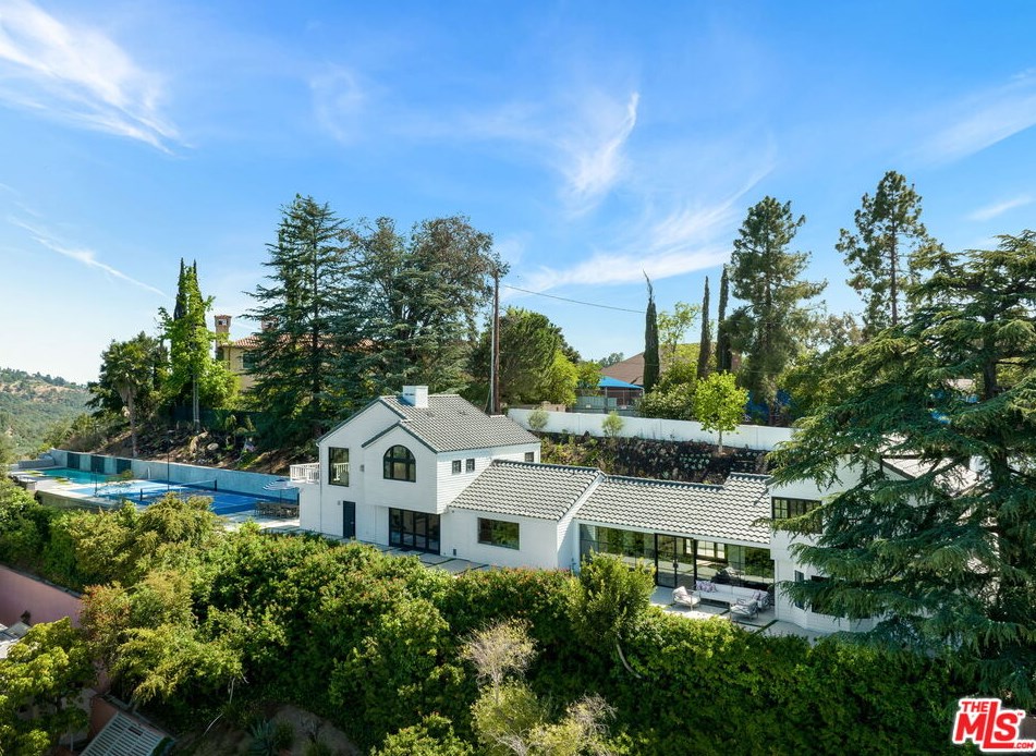 15438 Mulholland Dr, Los Angeles CA  90077-1625 exterior