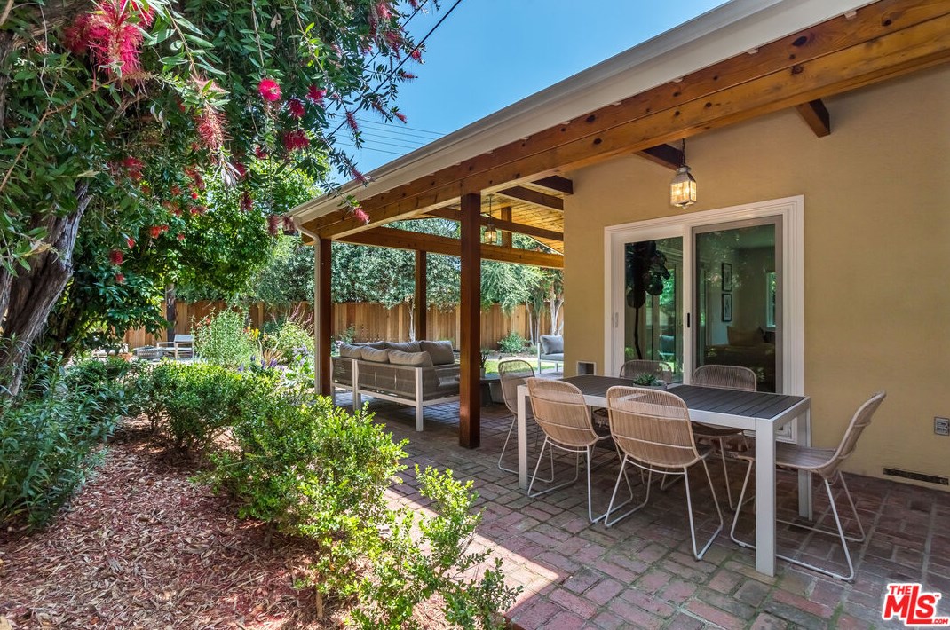 5932 Colbath Ave, Van Nuys CA  91401-4326 exterior