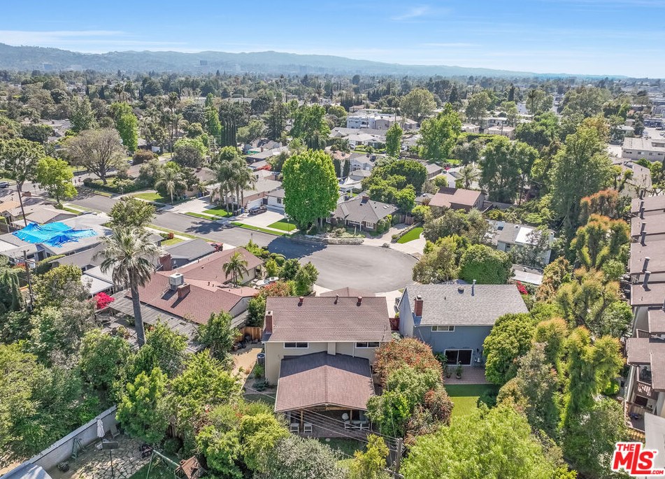 5932 Colbath Ave, Van Nuys CA  91401-4326 exterior