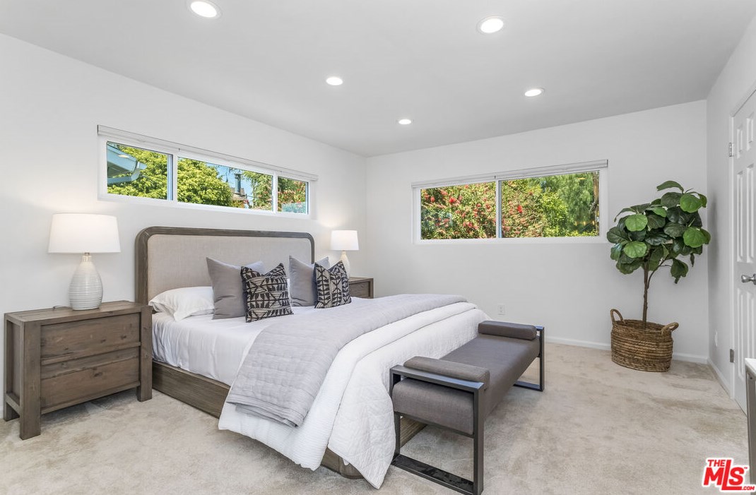 5932 Colbath Ave, Van Nuys CA  91401-4326 exterior